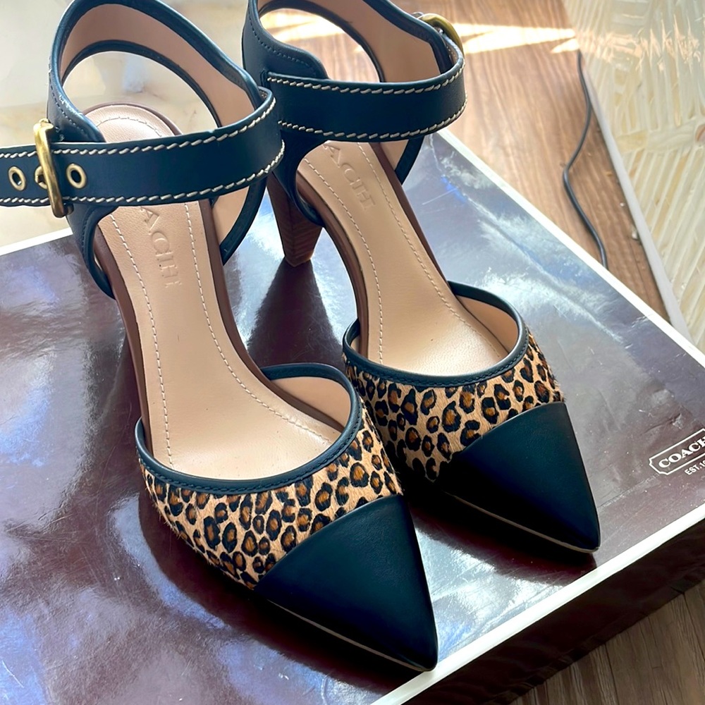 🐆🕶COACH heel 🖤💛 - Picture 2 of 10
